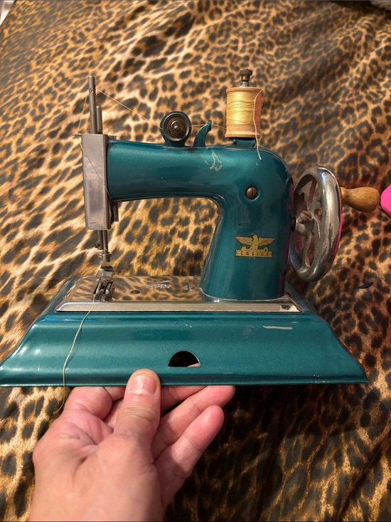 Casige Other - Vintage Teal Mini Sewing Machine with Gold Logo CASIGE
